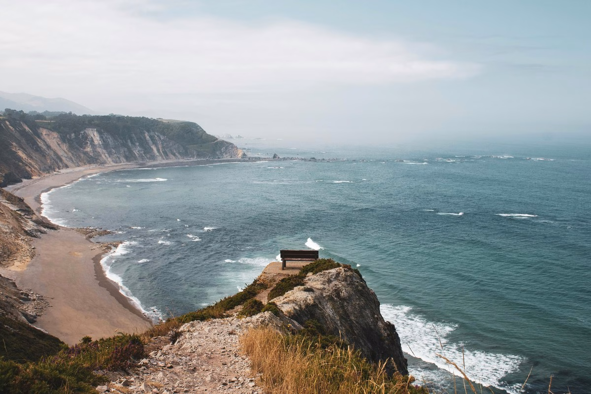Falaise côtière au panorama saisissant