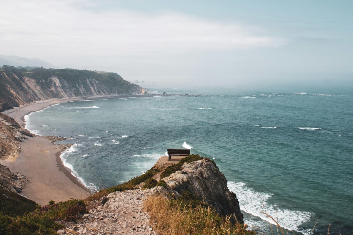 Falaise côtière au panorama saisissant