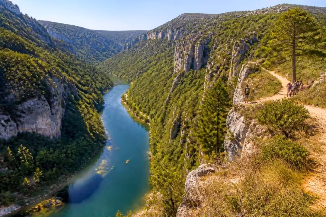 découvrez la gorge du tarn grâce à notre carte détaillée et explorez les activités incontournables et sites à visiter pour profiter pleinement de ce site naturel exceptionnel.