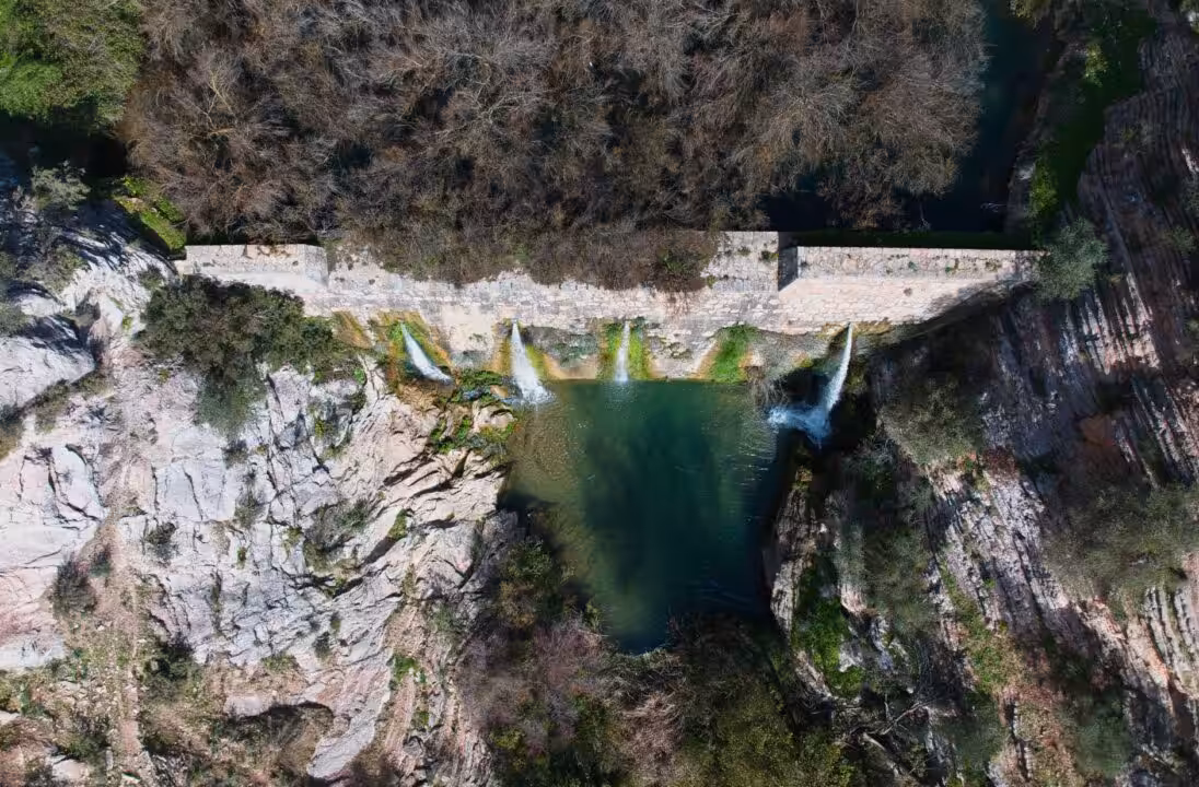 Découvrez les randonnées et paysages incontournables des gorges de la Jonte