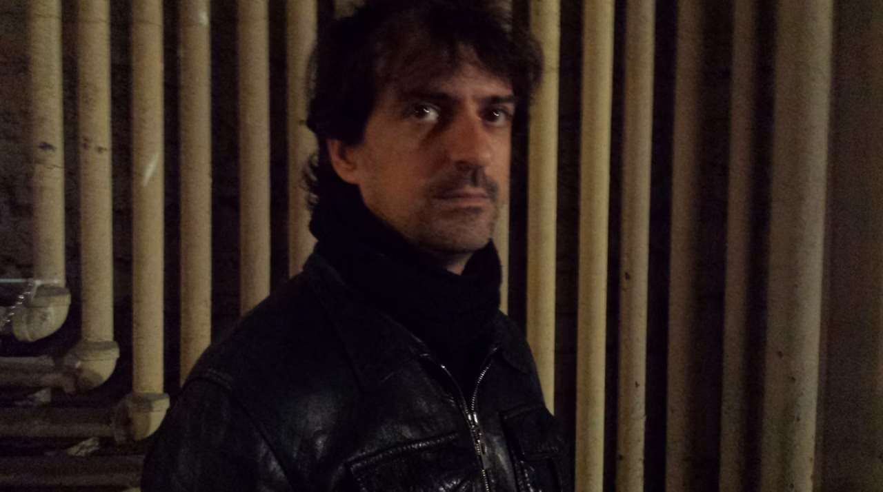 Affaire Patrick Bruel : le chanteur quitte la France, une mainlevée exceptionnelle qui suscite de nombreuses questions