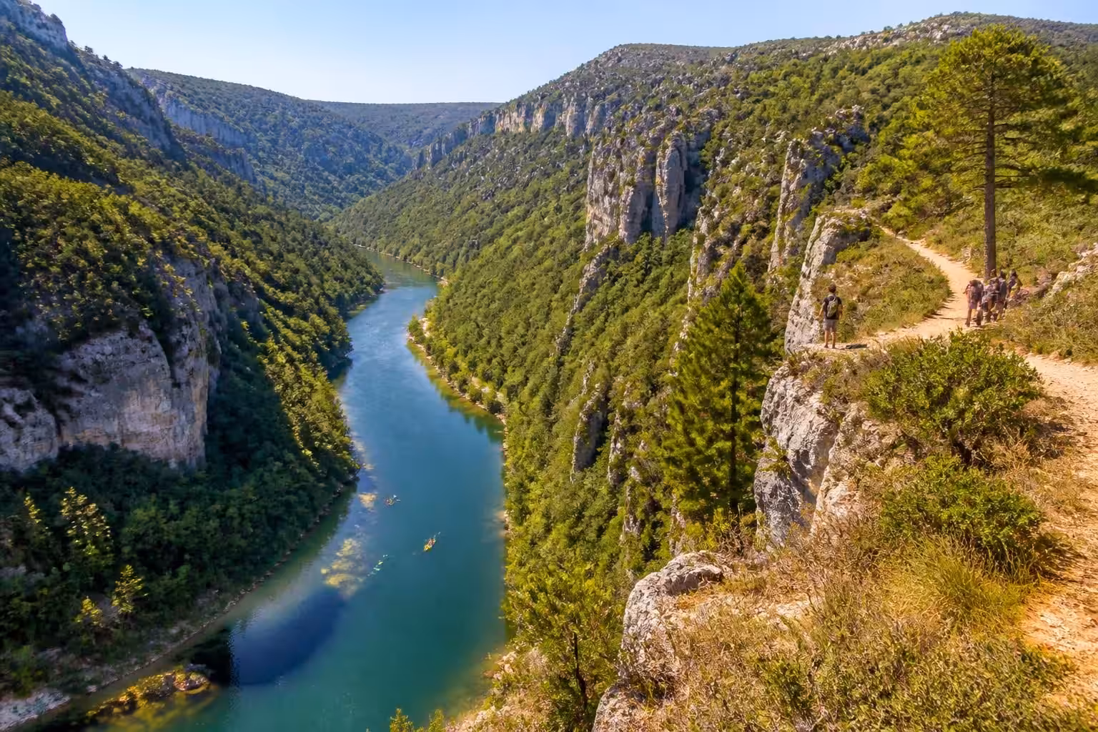 découvrez la gorge du tarn grâce à notre carte détaillée et explorez les activités incontournables et sites à visiter pour profiter pleinement de ce site naturel exceptionnel.