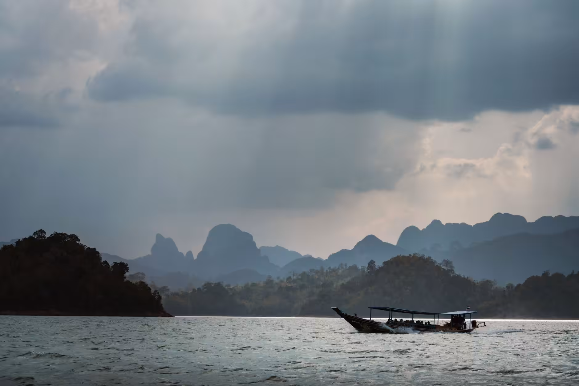 Parc national de Khao Sok : comment réussir un trek inoubliable dans la jungle thaïlandaise